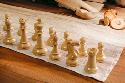 Staunton Winchester 4 Inch Acacia & Boxwood Chessmen - Official Staunton™ 