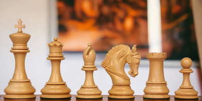 4.5" King Arthur Ebony & Boxwood Chess Pieces - Official Staunton™ 