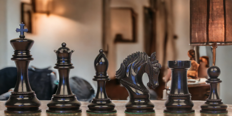 4.5" King Arthur Ebony & Boxwood Chess Pieces - Official Staunton™ 