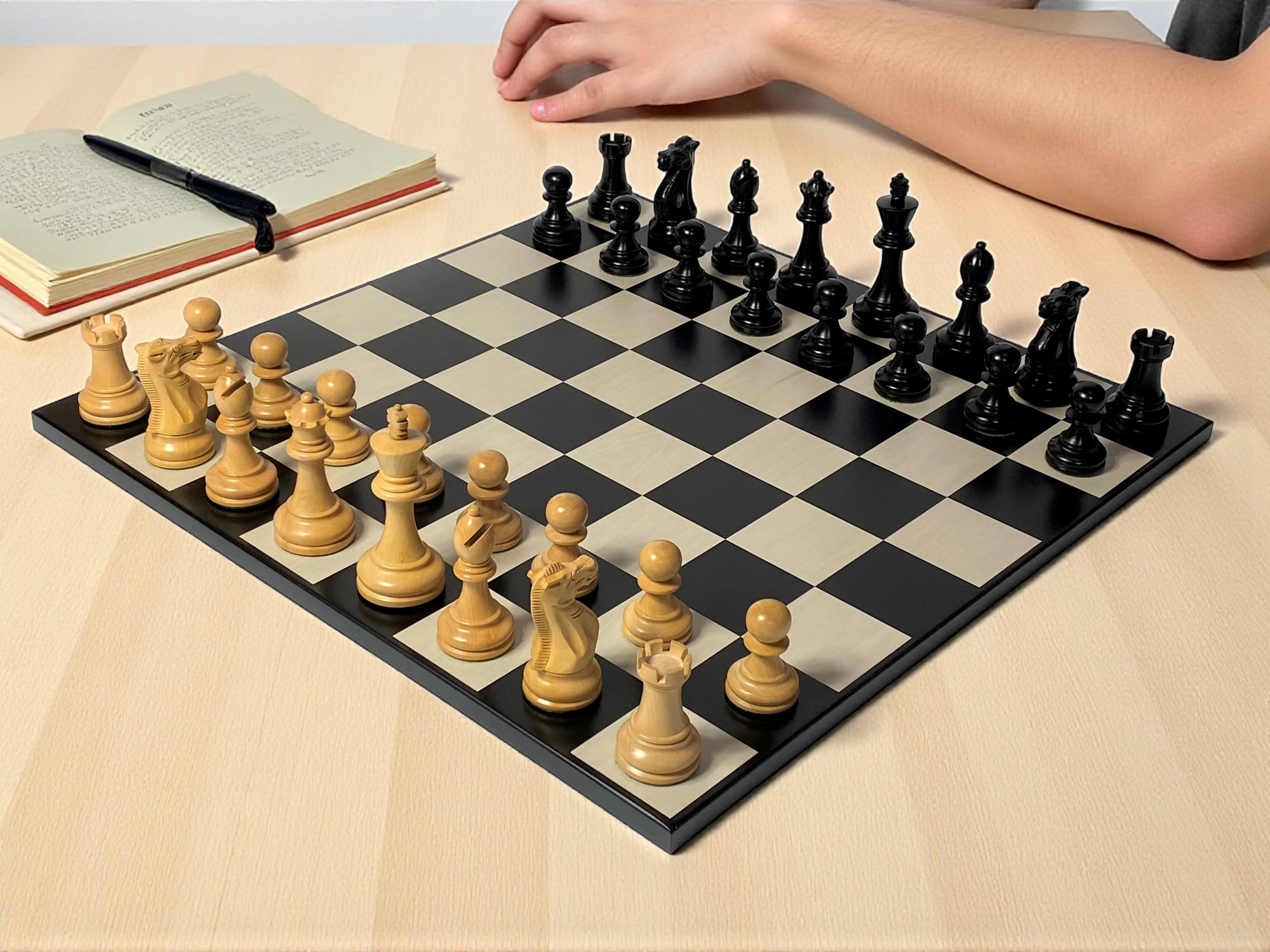 Contemporary Anegre Winchester Chess Set & Vinyl Box