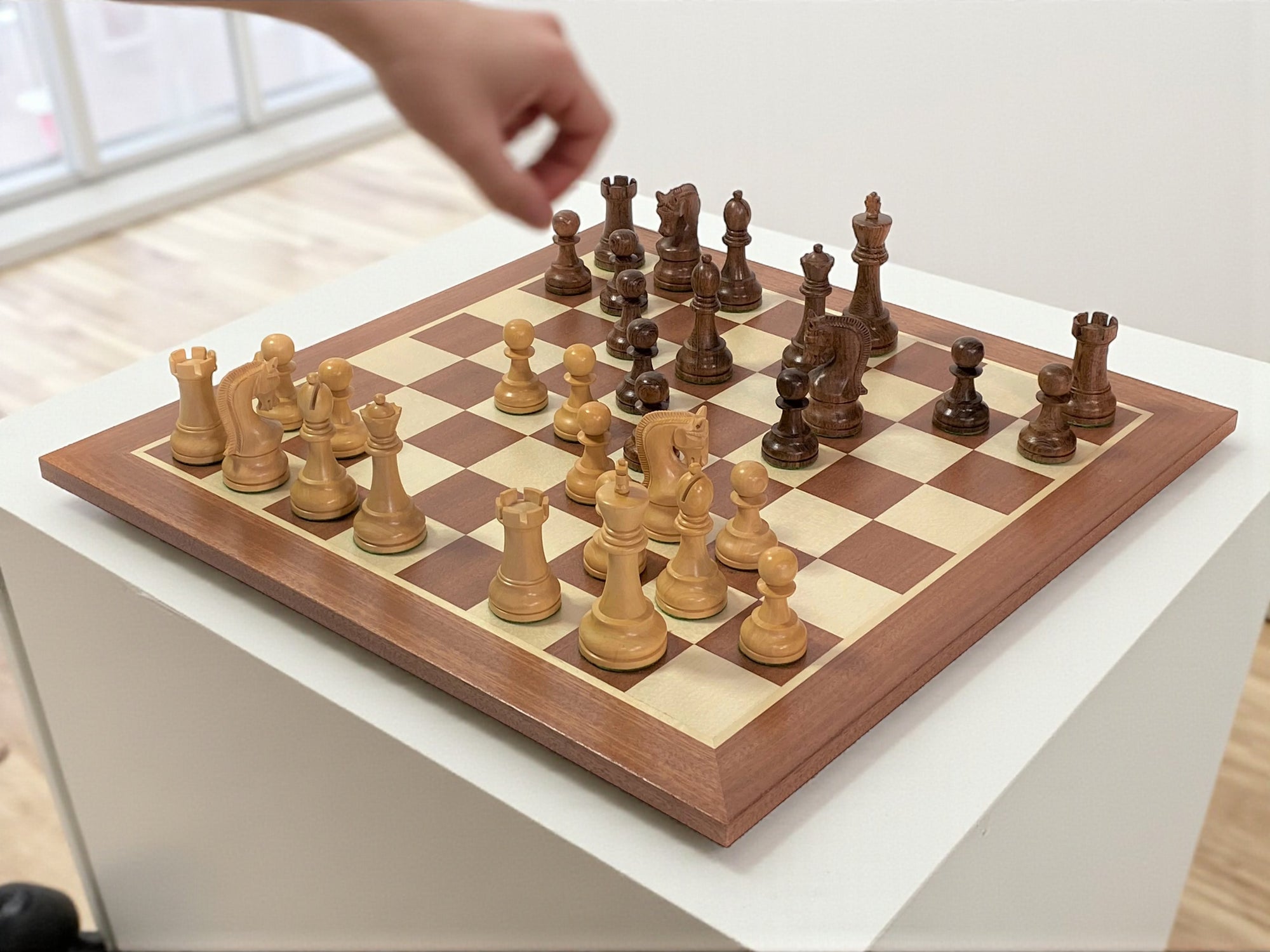 Leningrad Acacia Pieces, 19” Mahogany Board & Chess Box