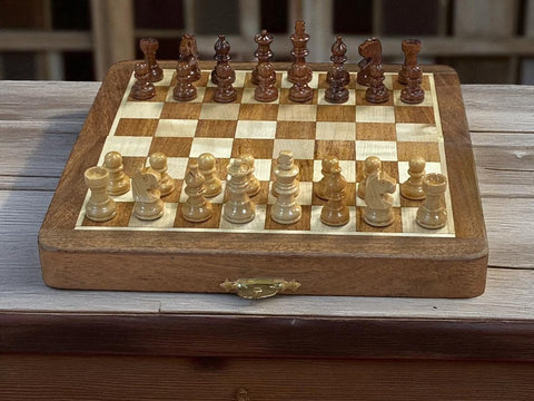 
  
	
    
	
    7" Small Wooden Folding Magnetic Travel Chess Set