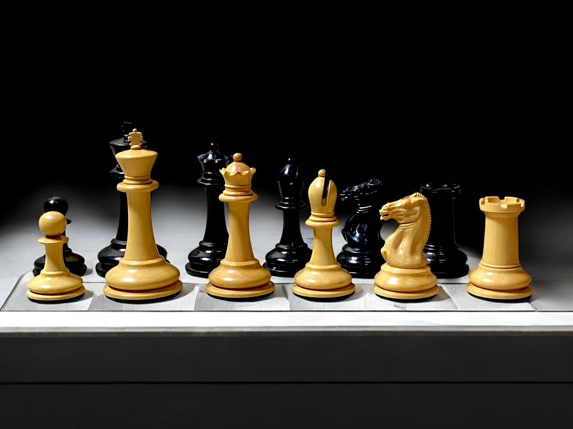 Harrwitz Chessmen Italian Claret Chessboard and Mahogany Box