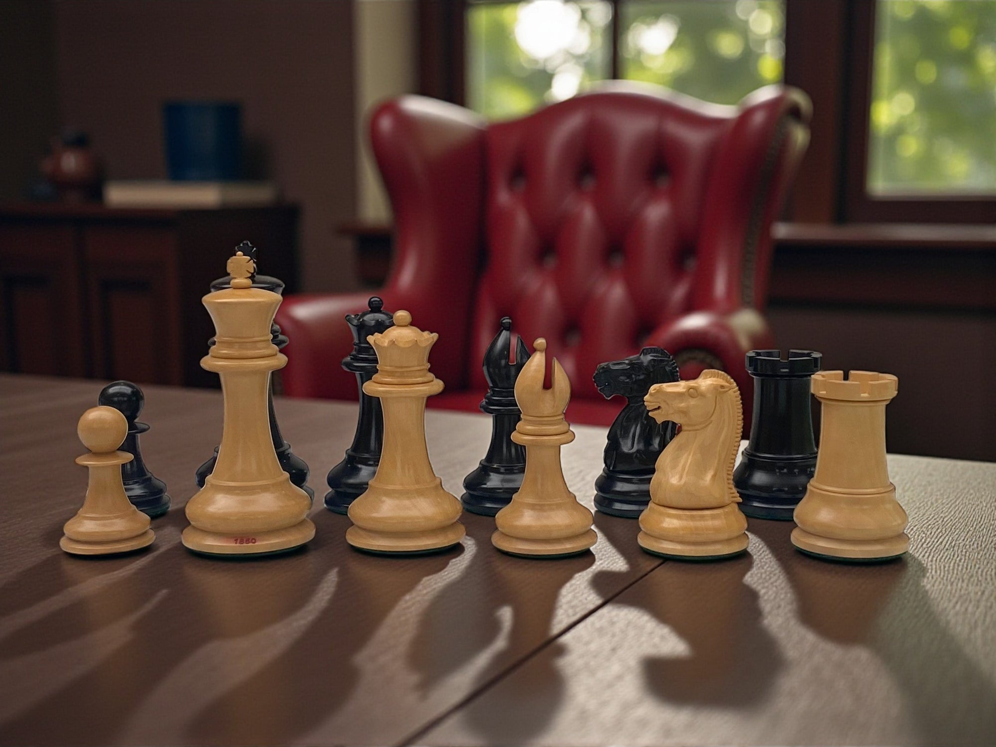 4.4" 1850 Boxwood and Ebony Chessmen – Deluxe Mahogany Box