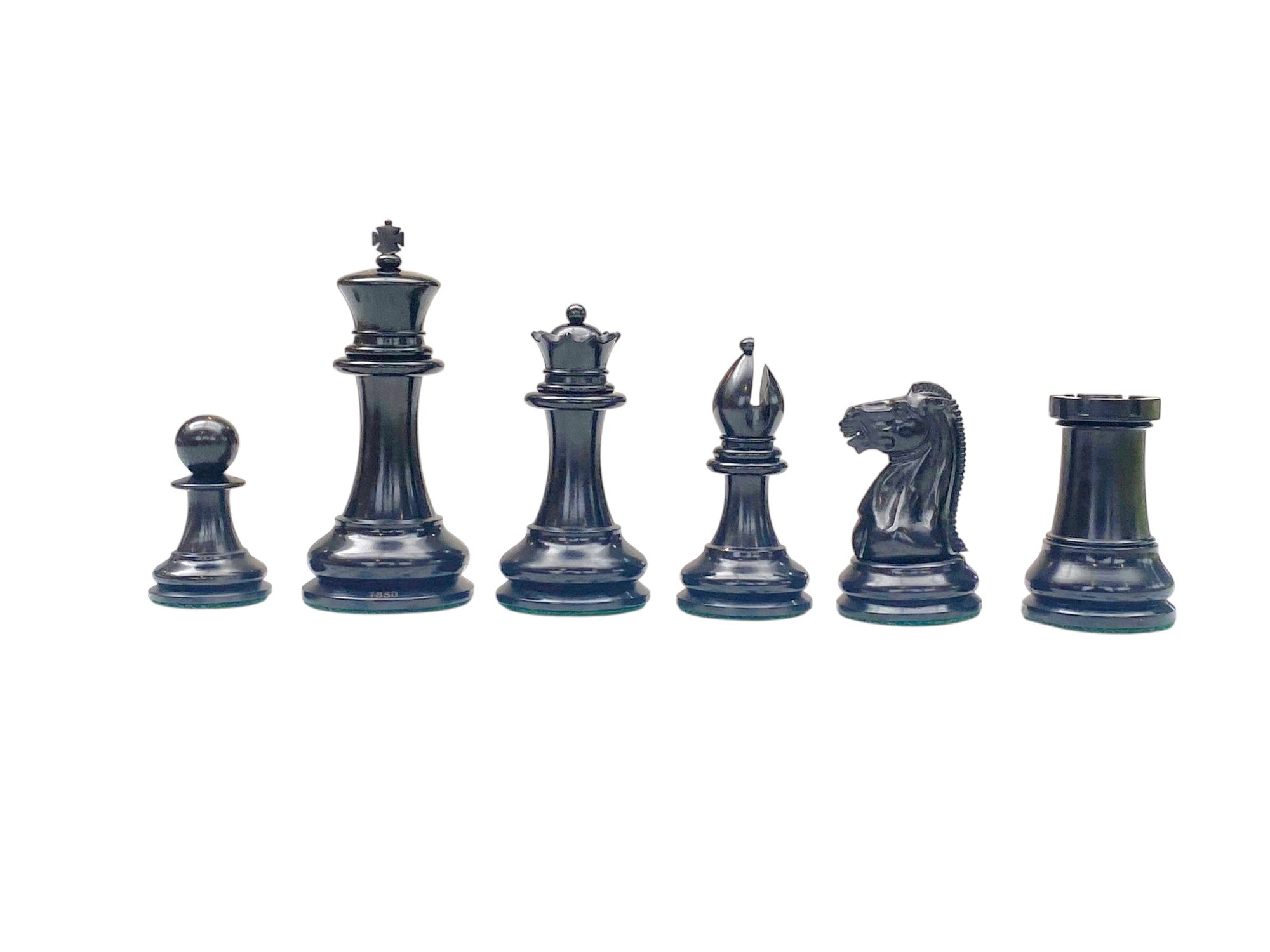 4.4" 1850 Boxwood and Ebony Chessmen – Deluxe Mahogany Box