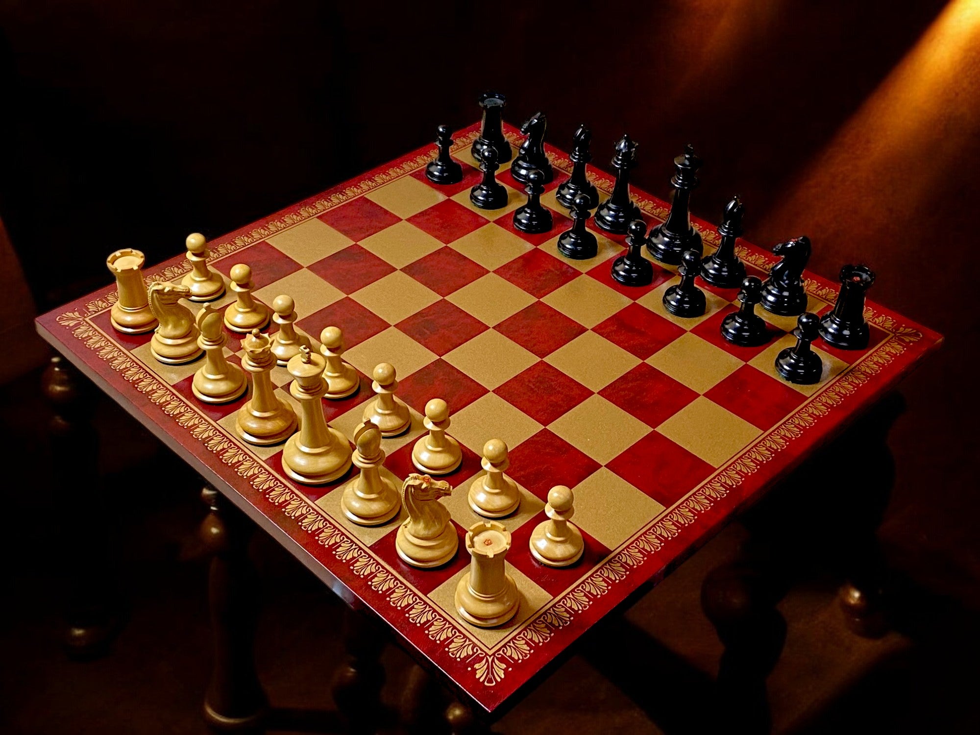 Harrwitz Chessmen Italian Claret Chessboard and Mahogany Box