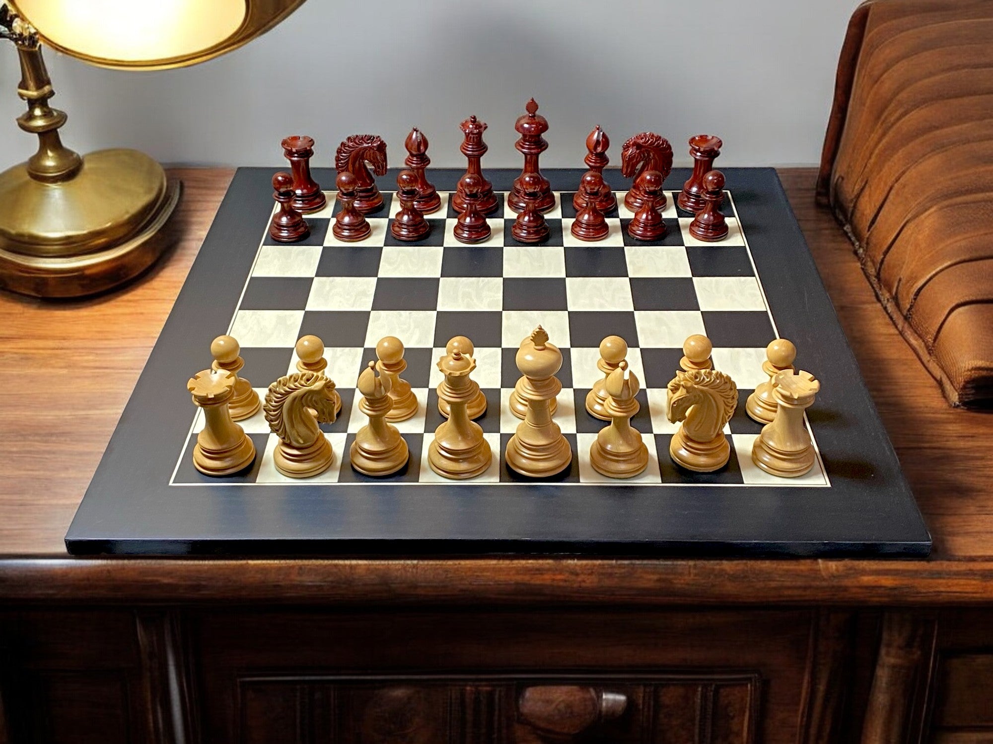 Appaloosa Redwood Chess Pieces , Deluxe Anegre Chessboard - Official Staunton™ 
