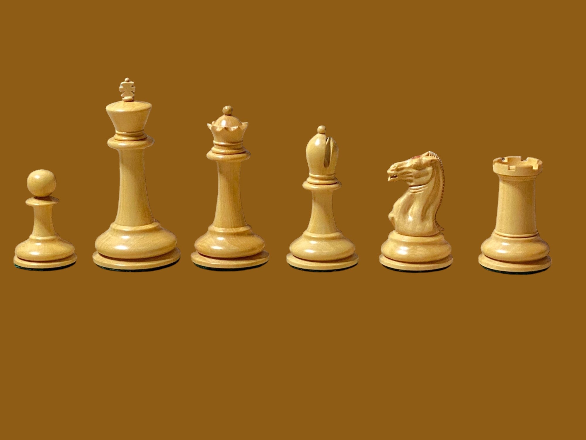 Harrwitz Chessmen Italian Claret Chessboard and Mahogany Box